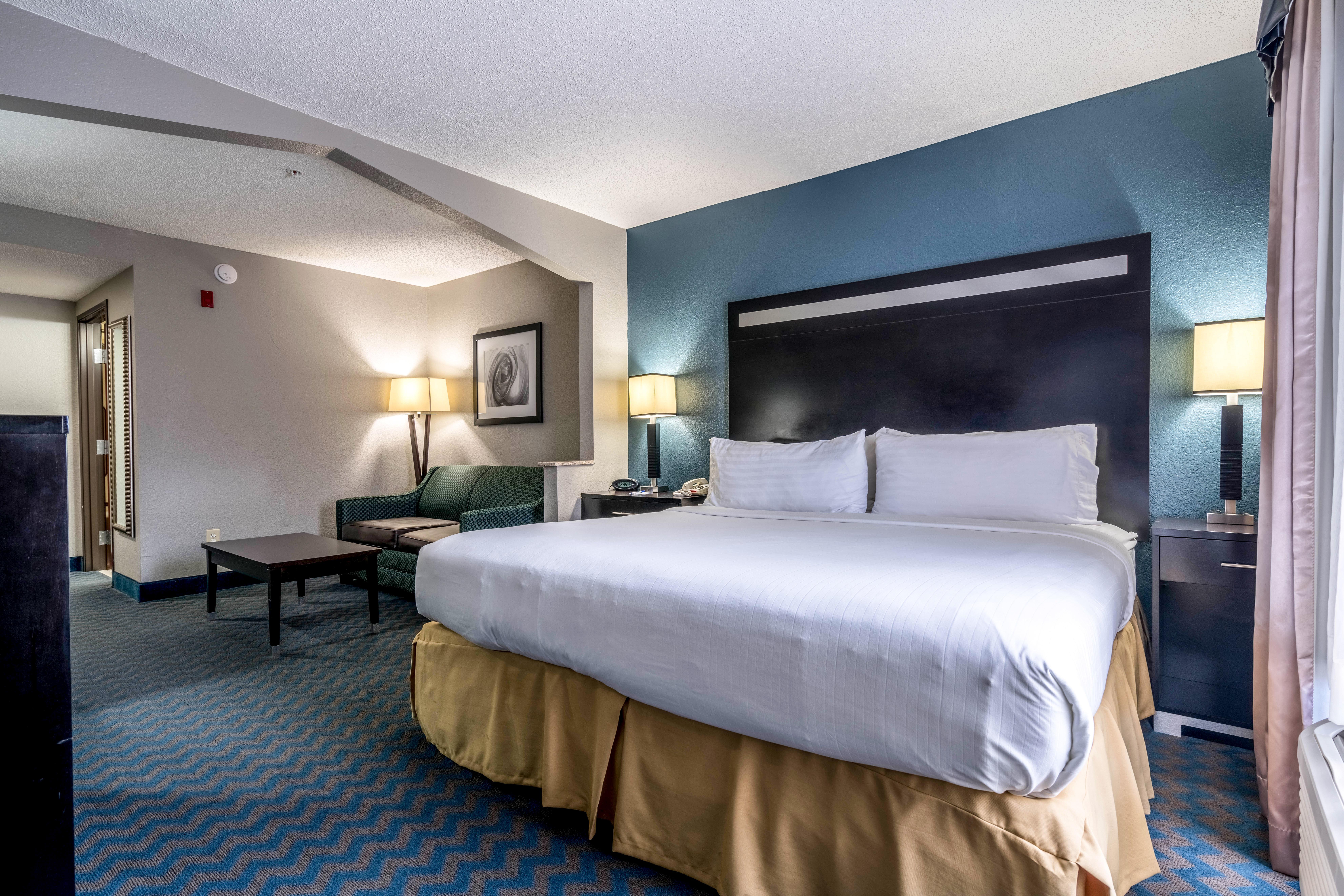 Holiday Inn Express & Suites Roanoke Rapids Exterior photo